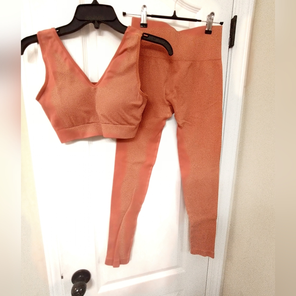 Ribbed Orange Activewear Set With Sports Bra And Leggings